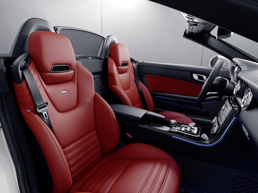 Интерьер Mercedes-Benz SLC-Class RedArt Edition 2017 года  (фото 5 из 6)